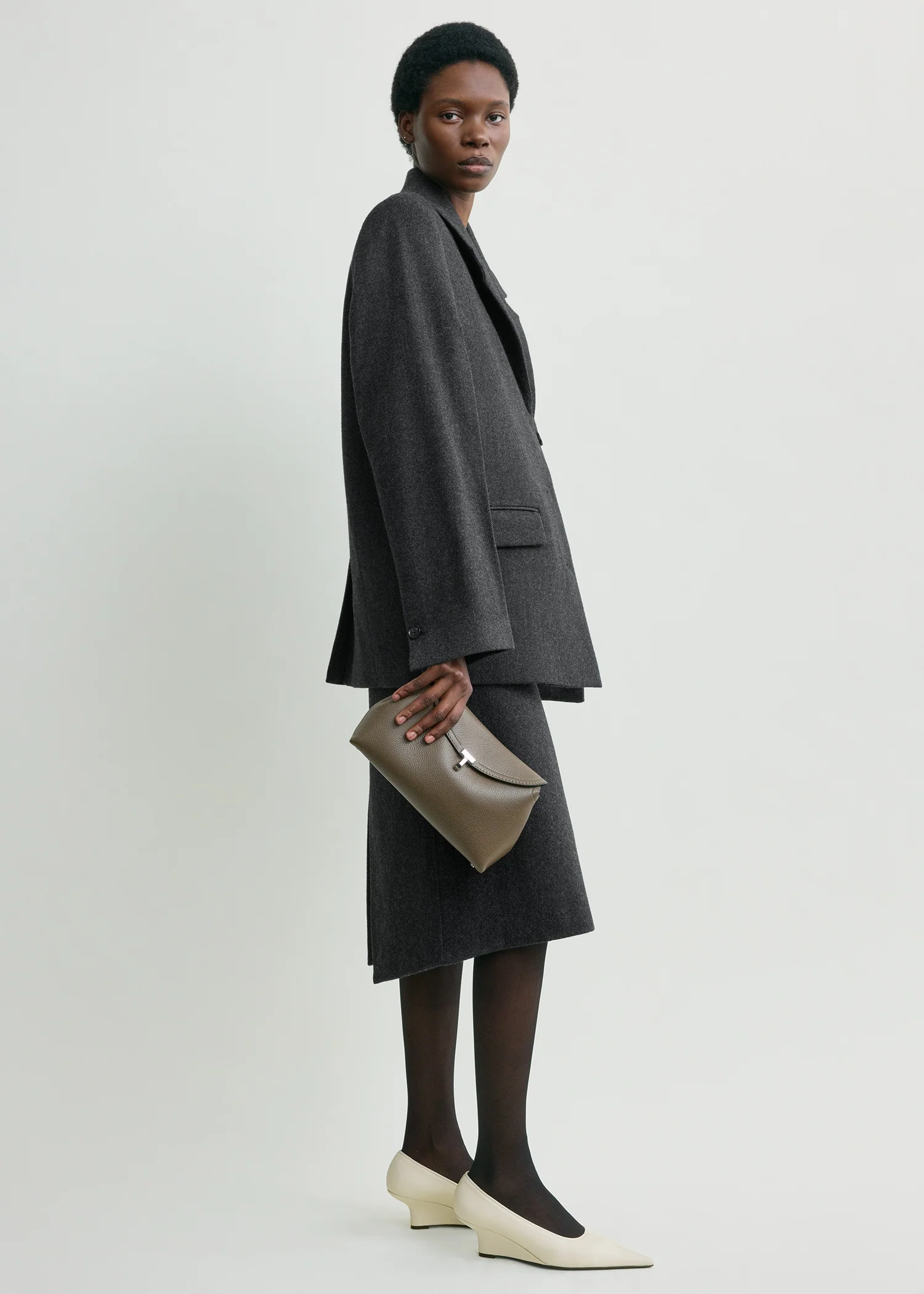 T-lock grained-leather clutch dark taupe - Image 3