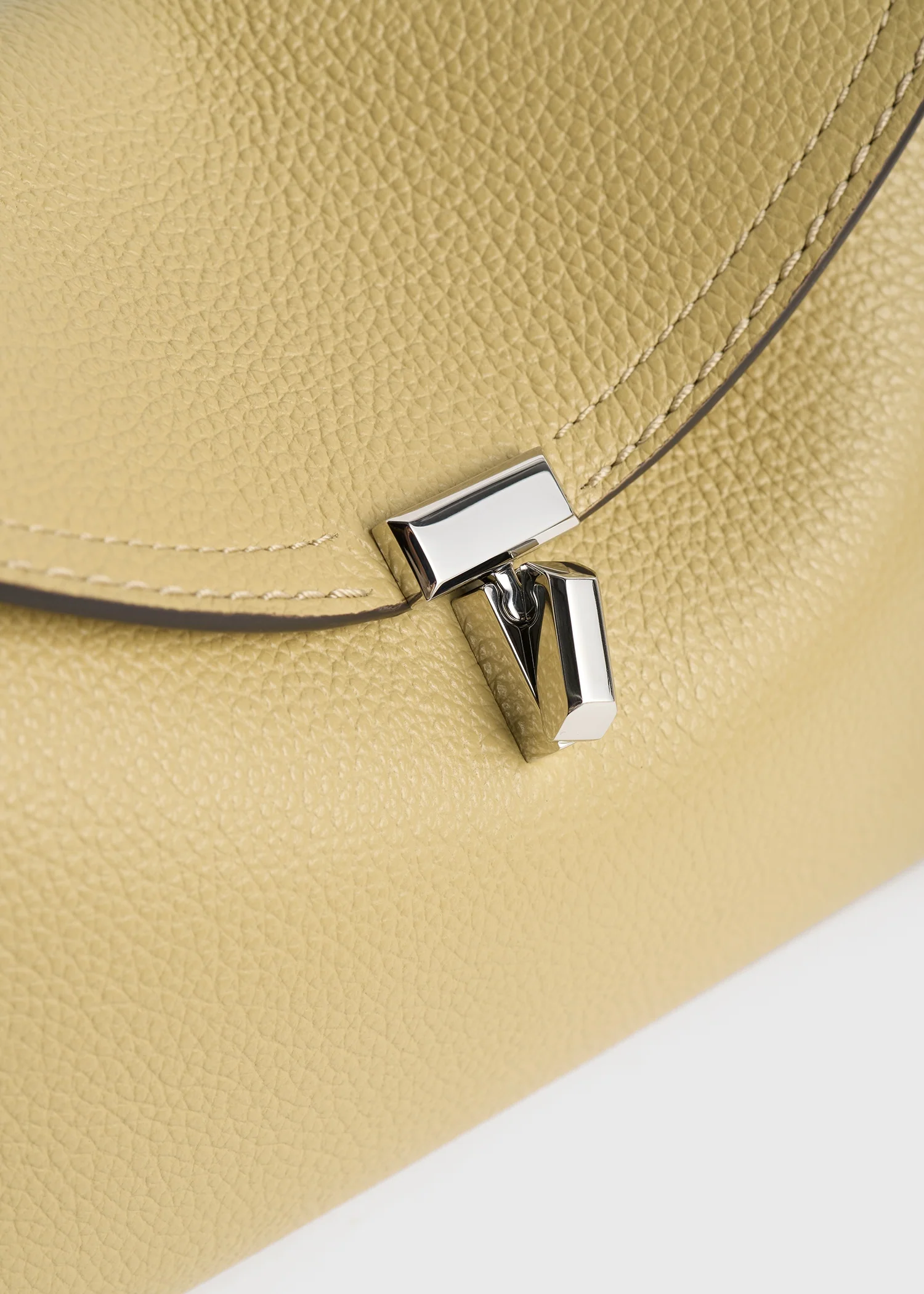 T-lock grained-leather clutch desert - Image 5