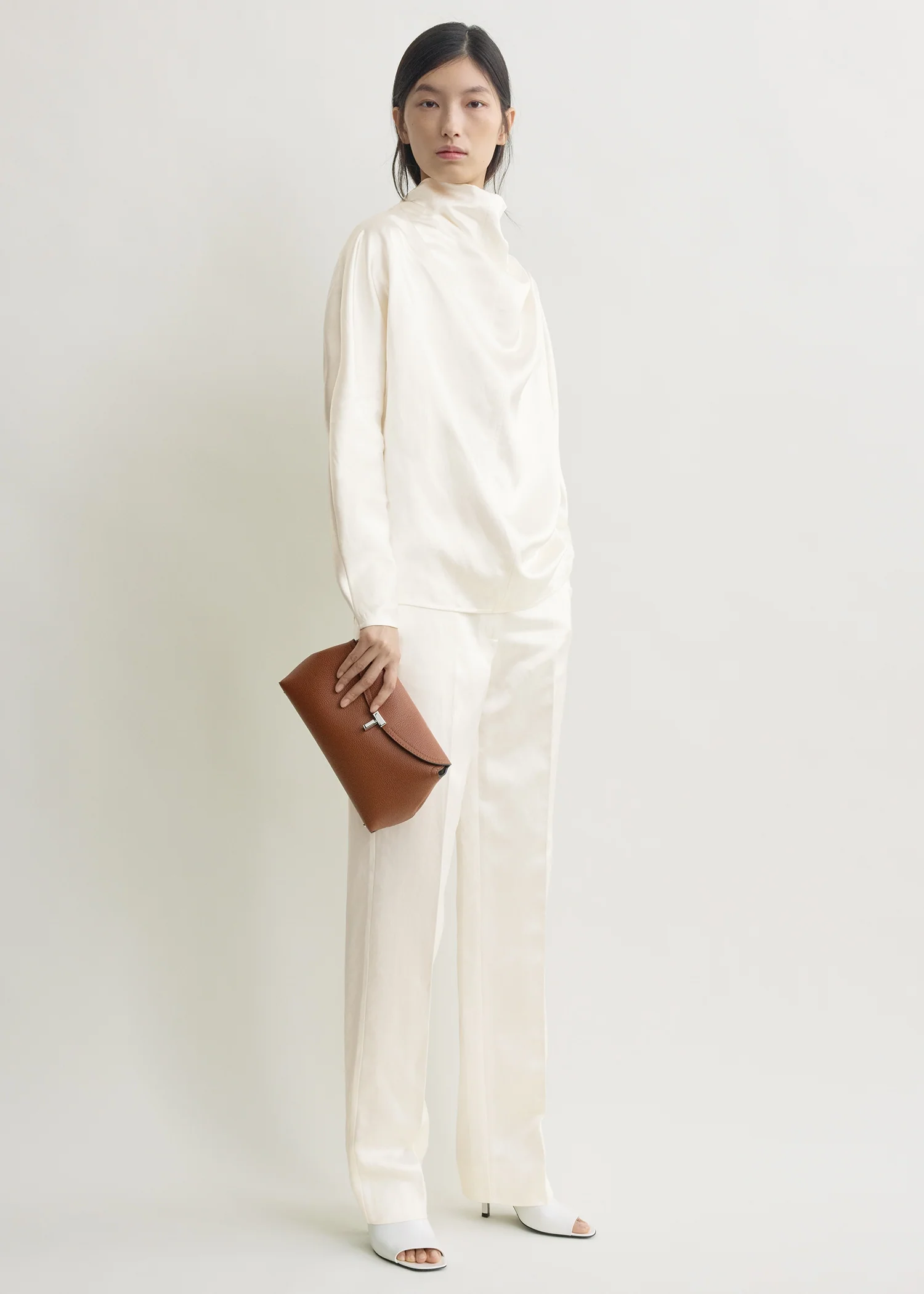 T-lock grained-leather clutch sienna - Image 3
