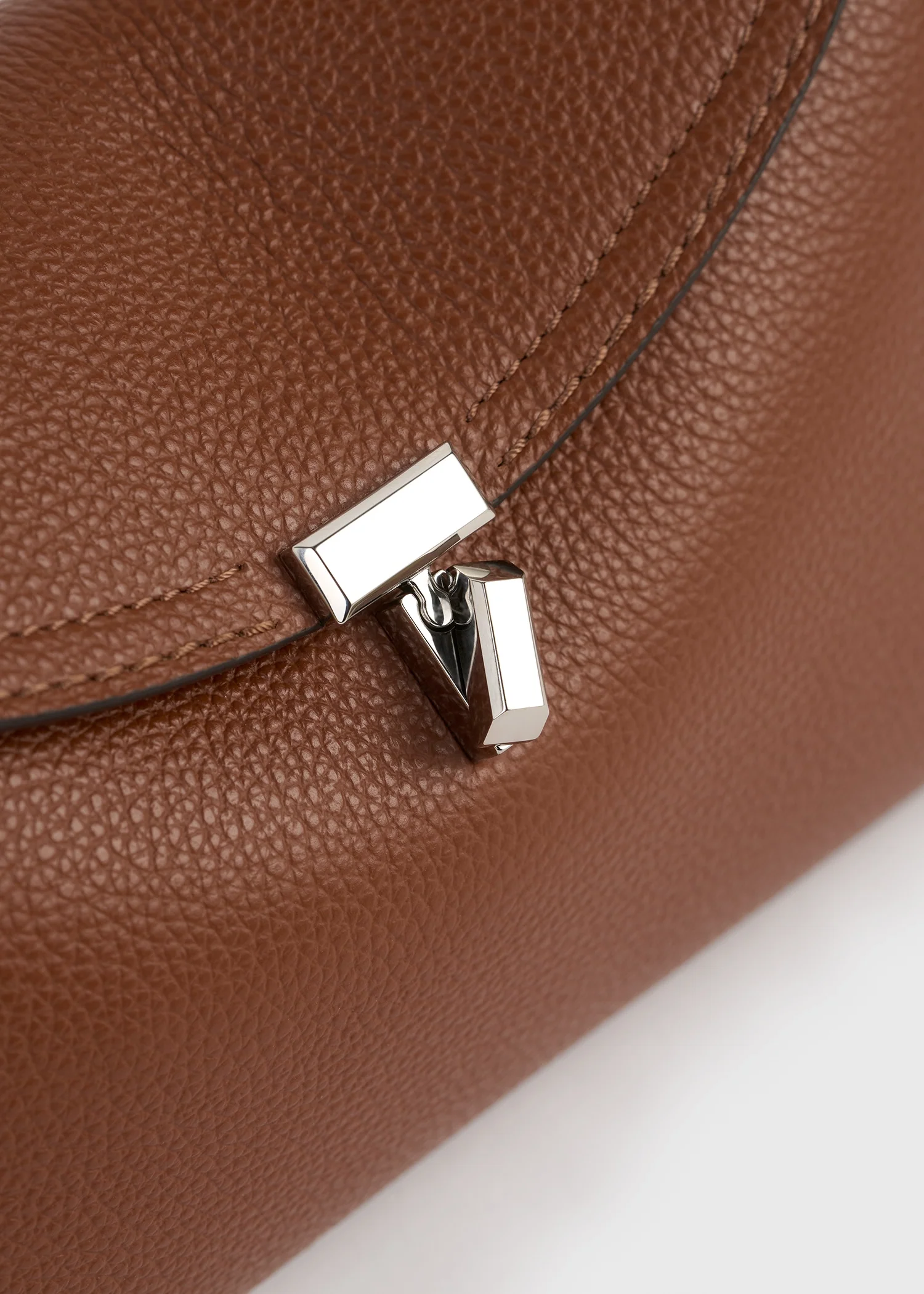 T-lock grained-leather clutch sienna - Image 5