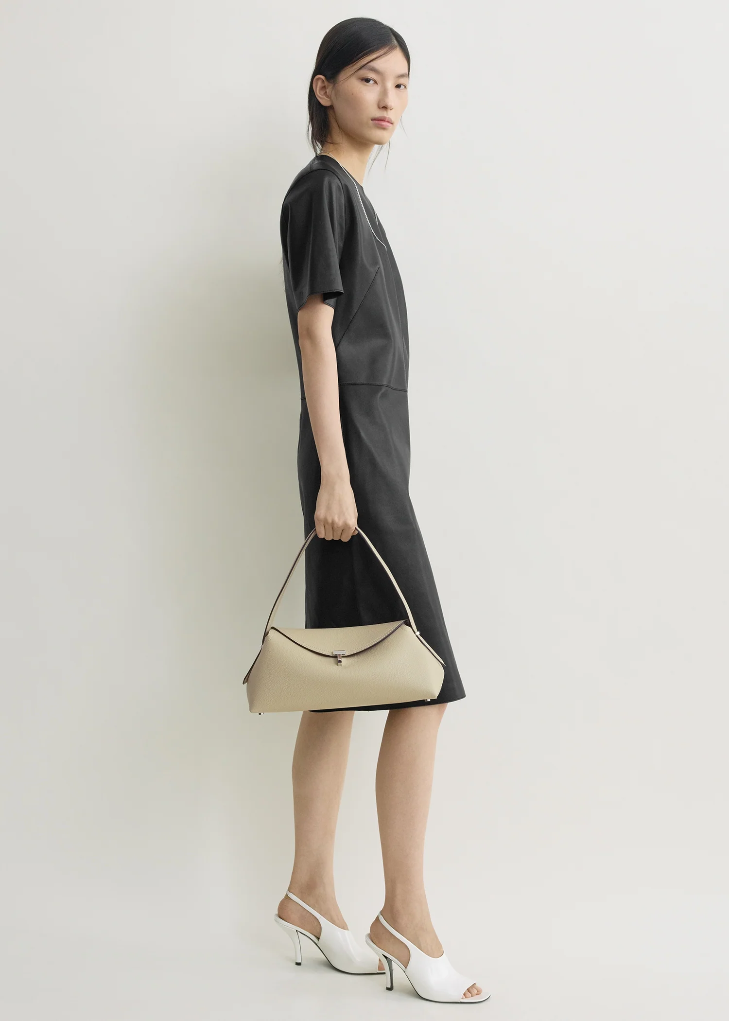 T-lock grained-leather shoulder cashew - Image 3