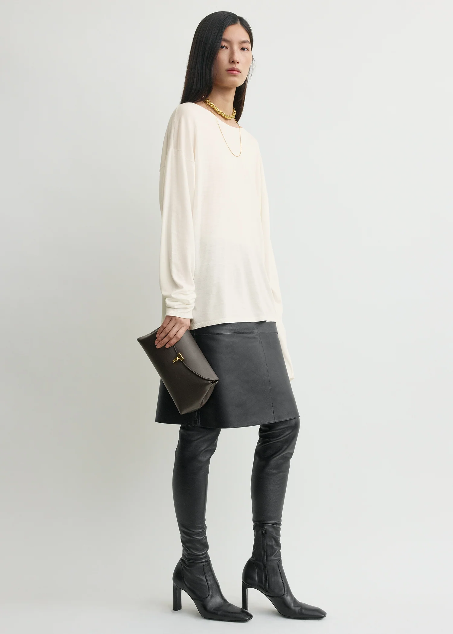 T-lock leather clutch bark - Image 3