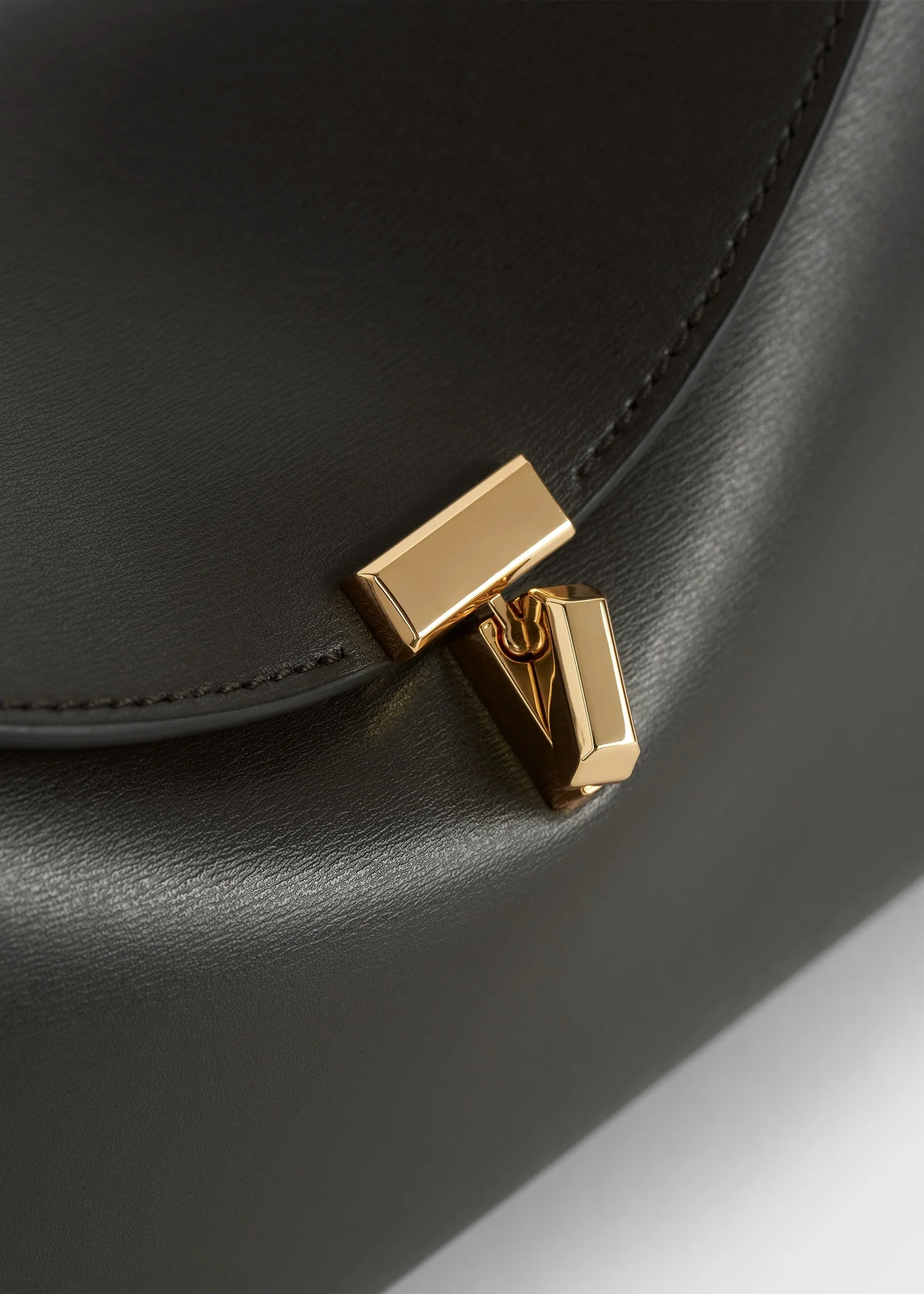 T-lock leather clutch bark - Image 5