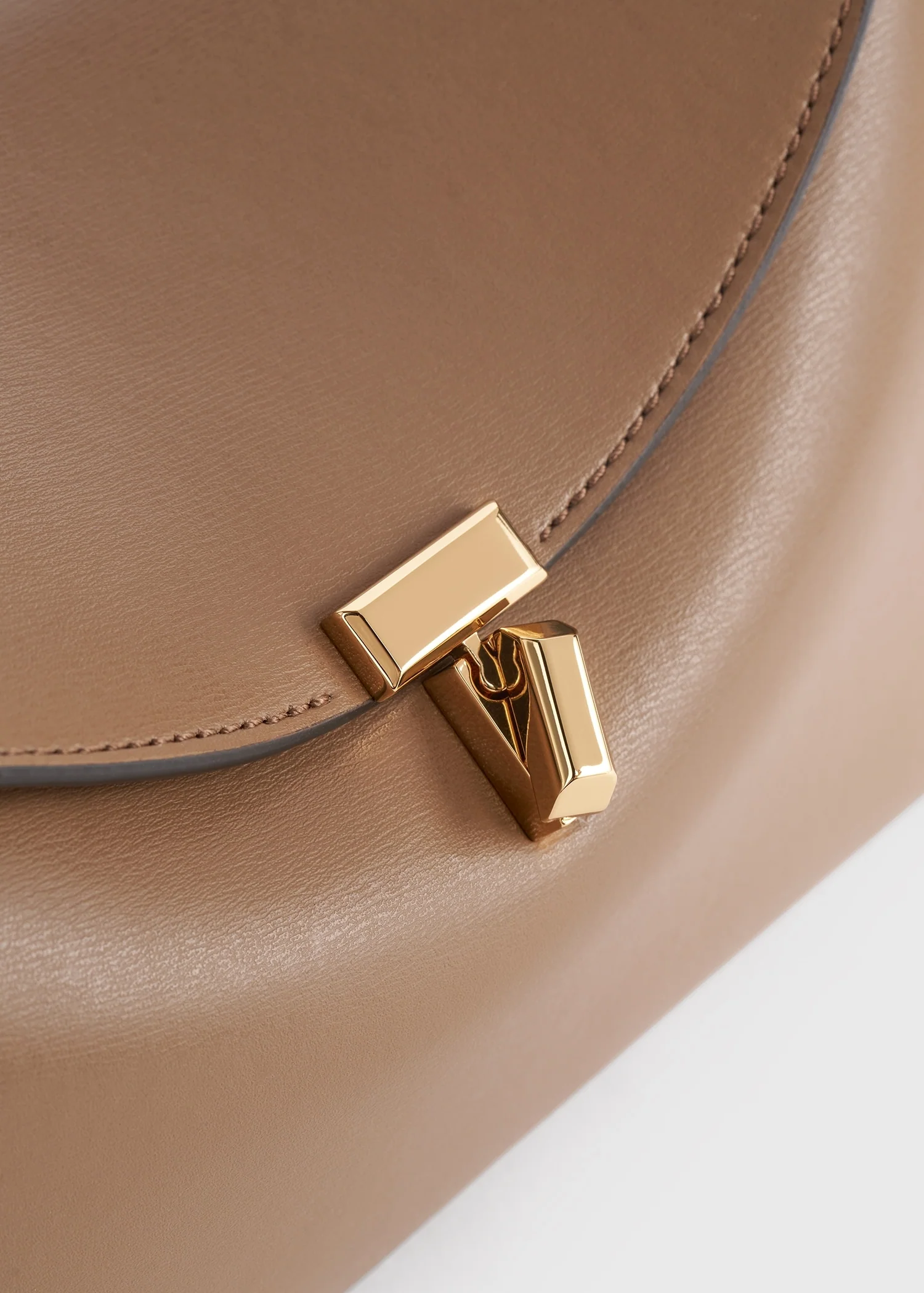 T-lock leather clutch camel - Image 5
