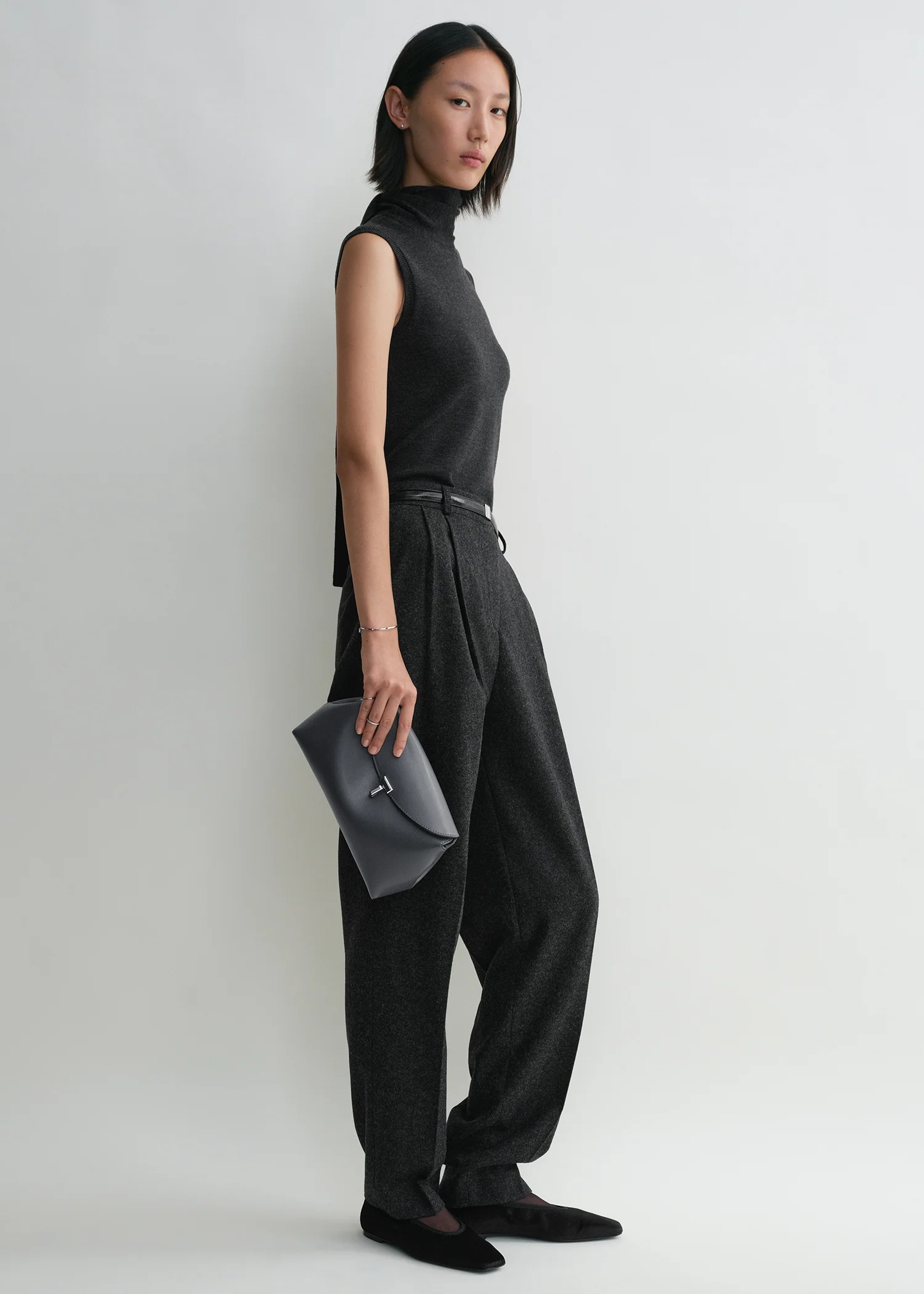 T-lock leather clutch shark - Image 3