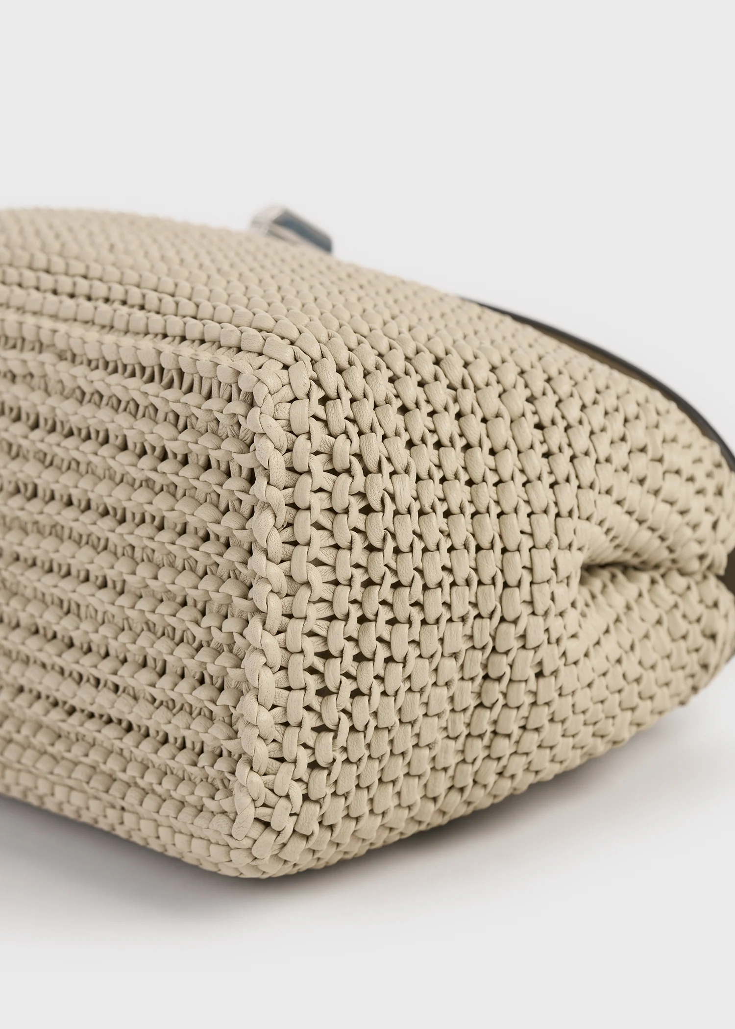 T-lock woven-leather clutch fawn - Image 6