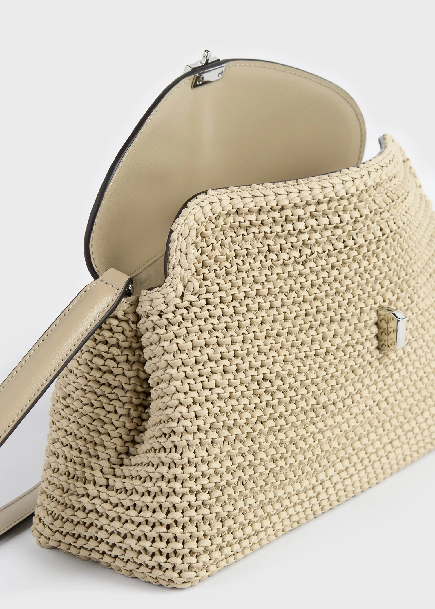 T-lock woven-leather clutch fawn - Image 8