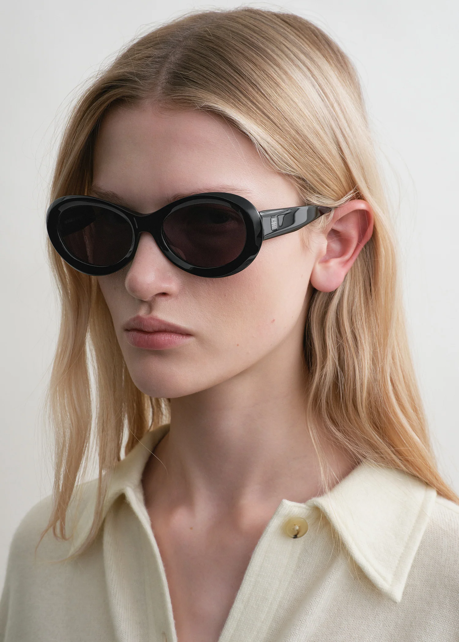 Oval sunglasses black - Image 3