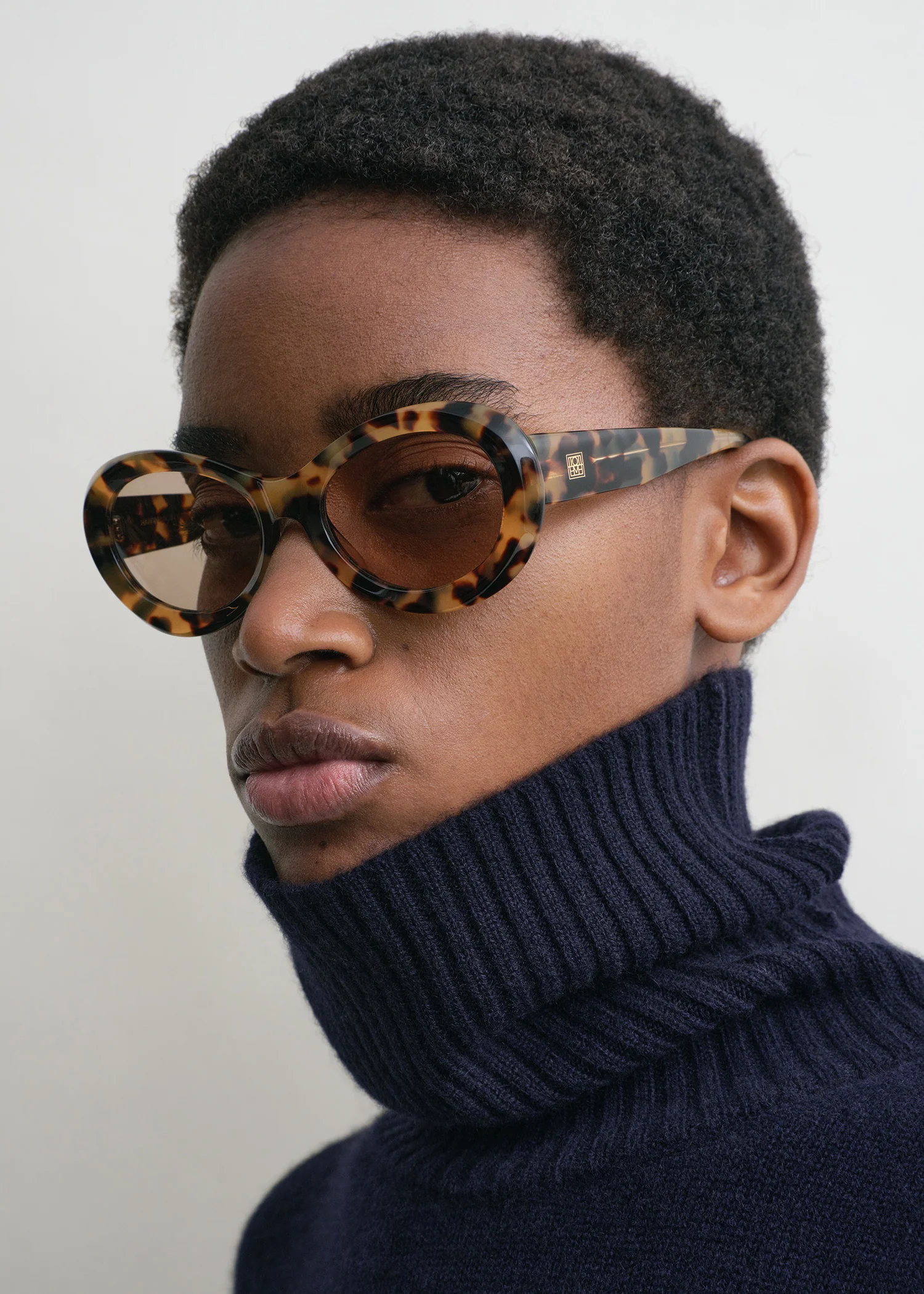 Oval sunglasses tortoise - Image 3