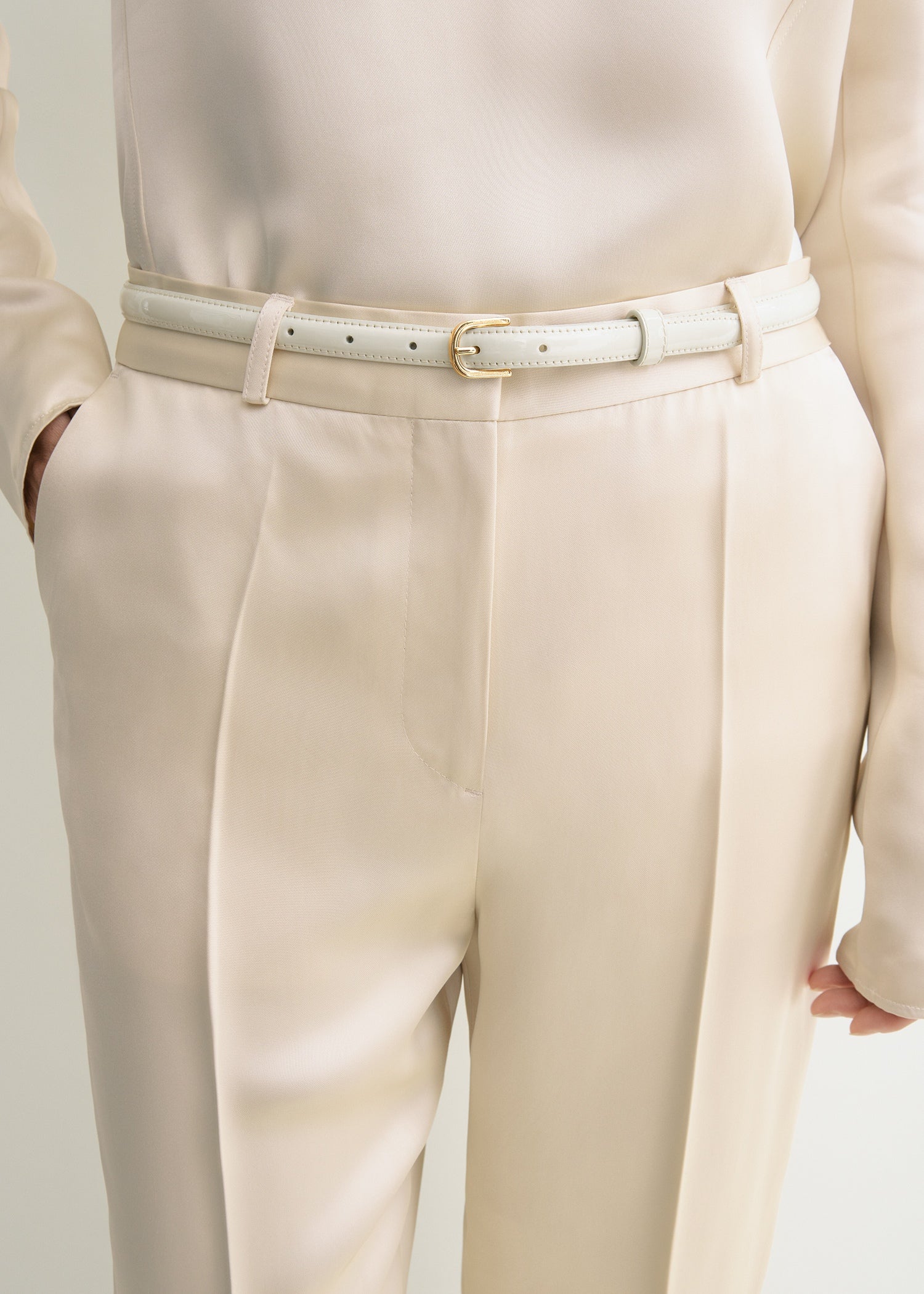 Thin patent belt bleached sand - Image 2