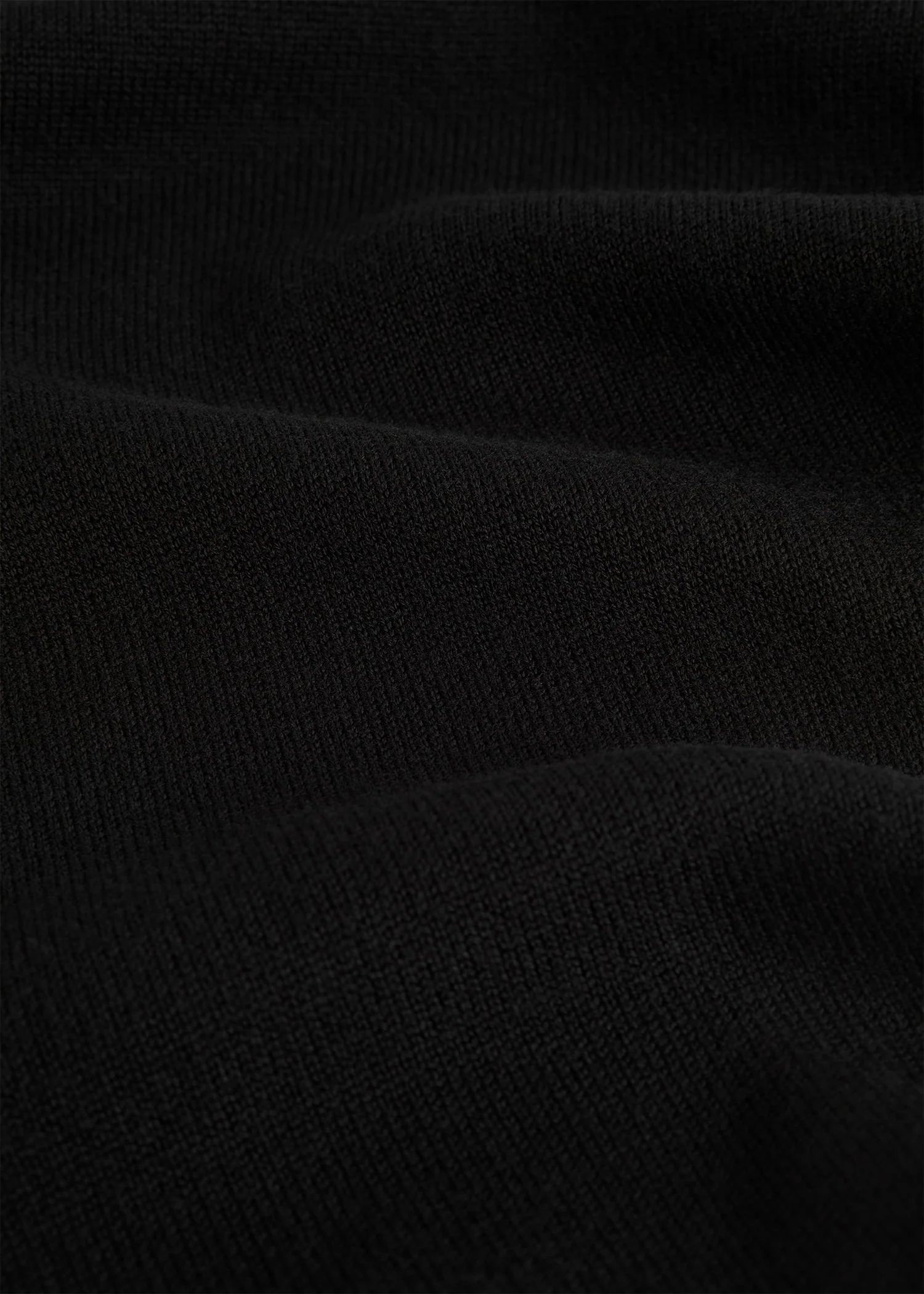 Triangle wool scarf black - Image 5