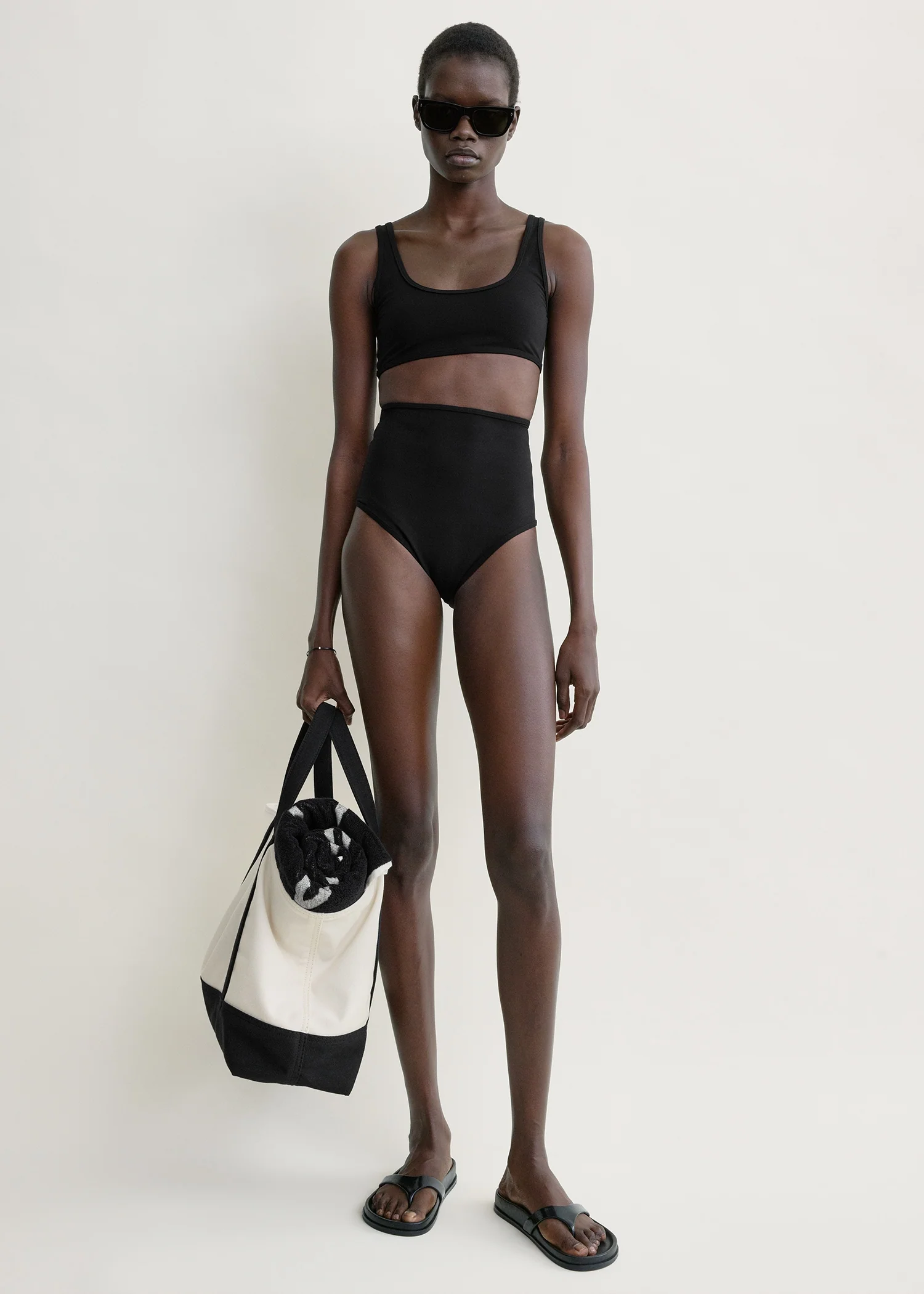 U-neck bikini top black