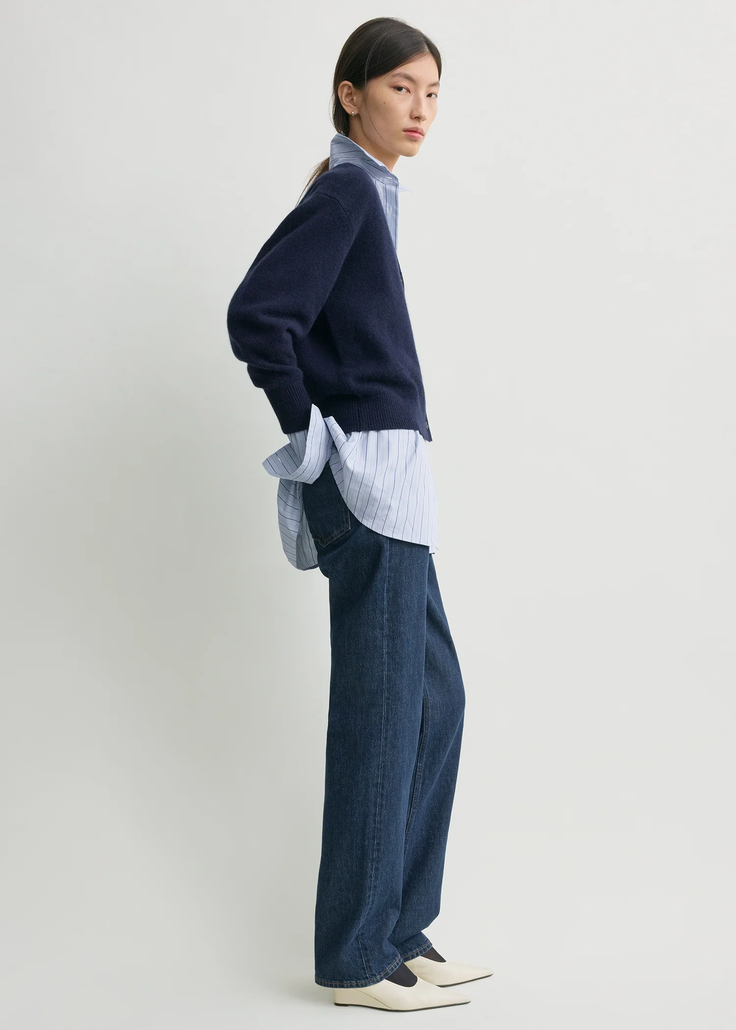 V-neck cashmere cardigan navy - Image 2