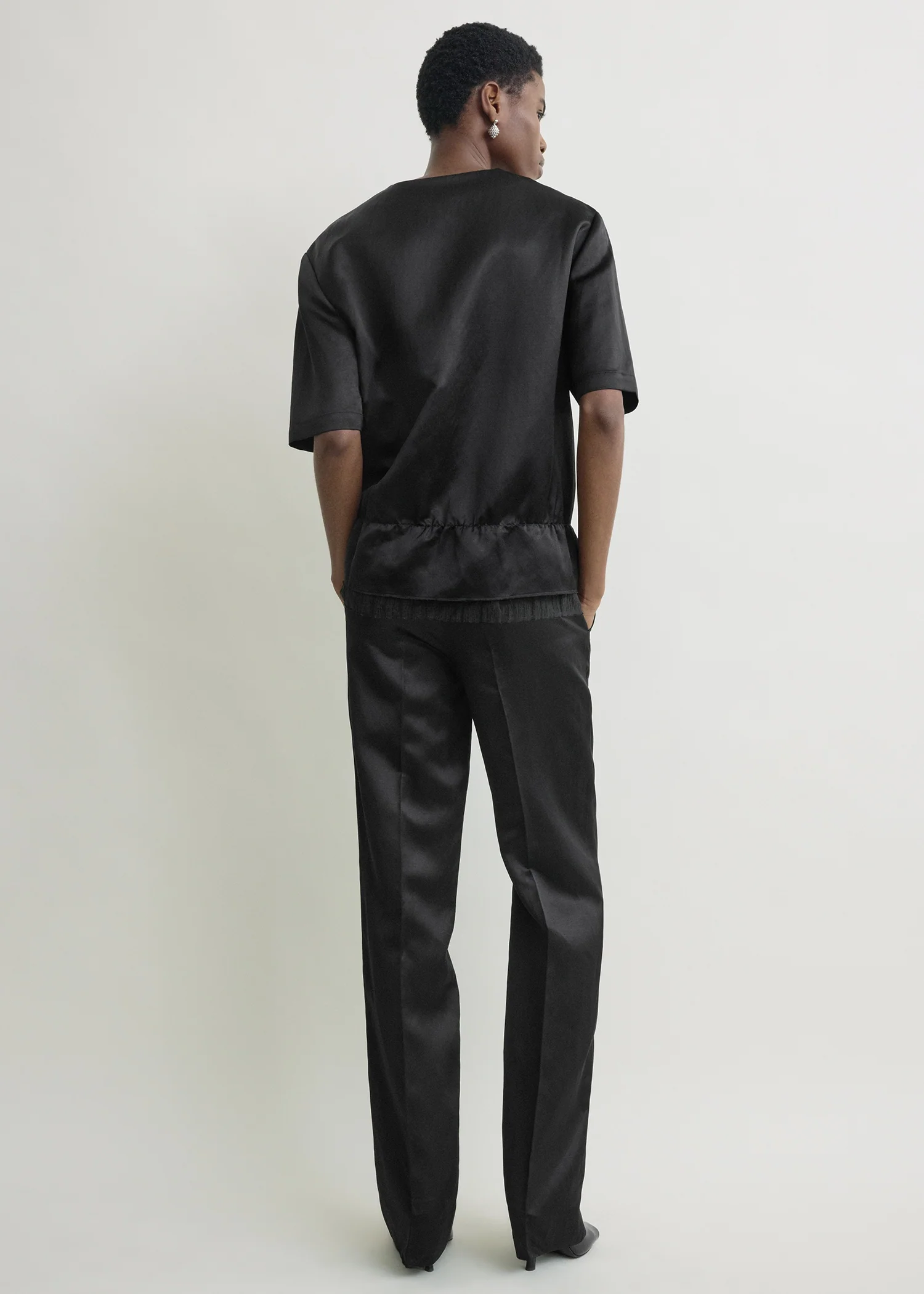 V-neck satin pullover black - Image 3