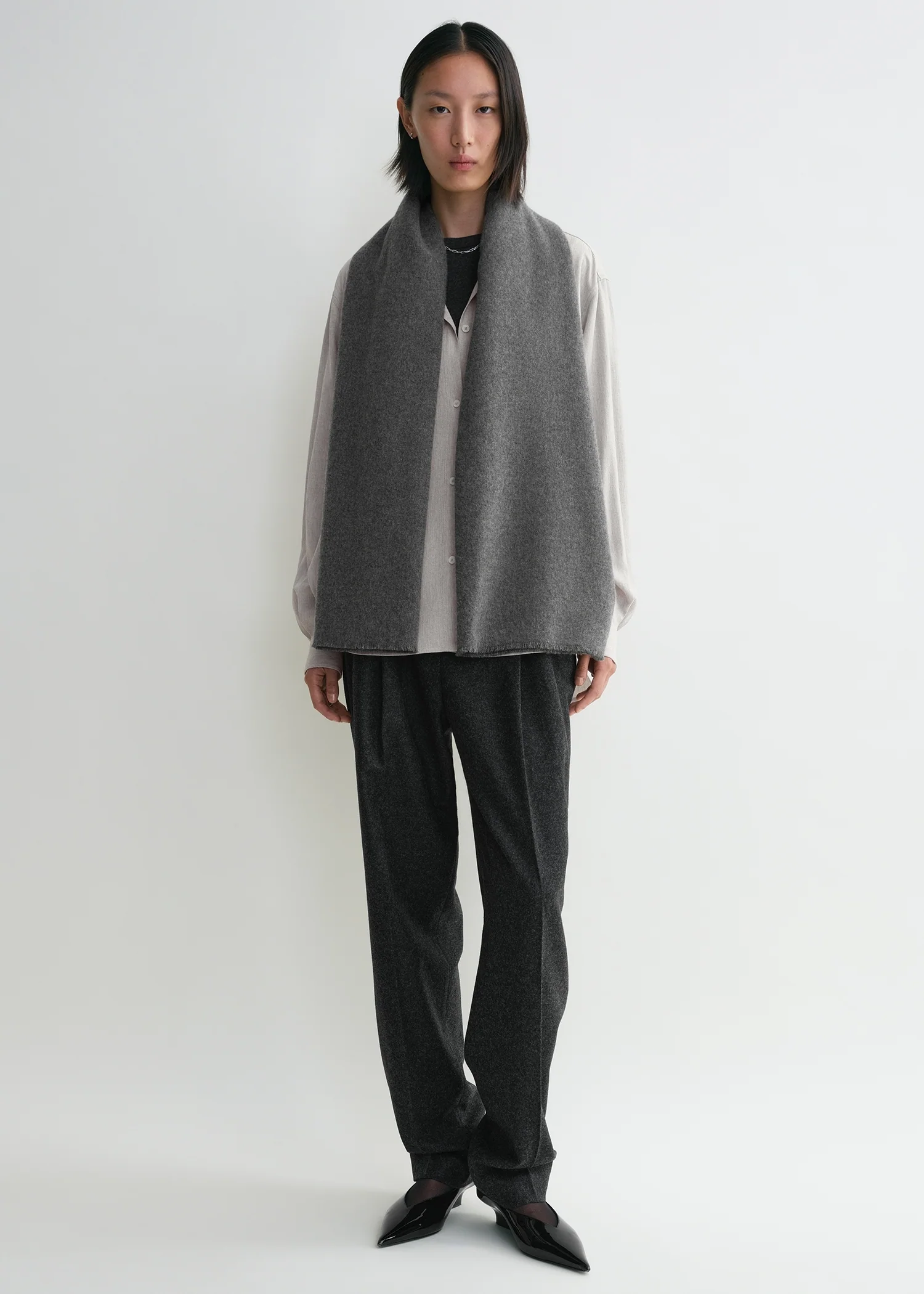 Wide classic wool scarf mid grey - Image 2