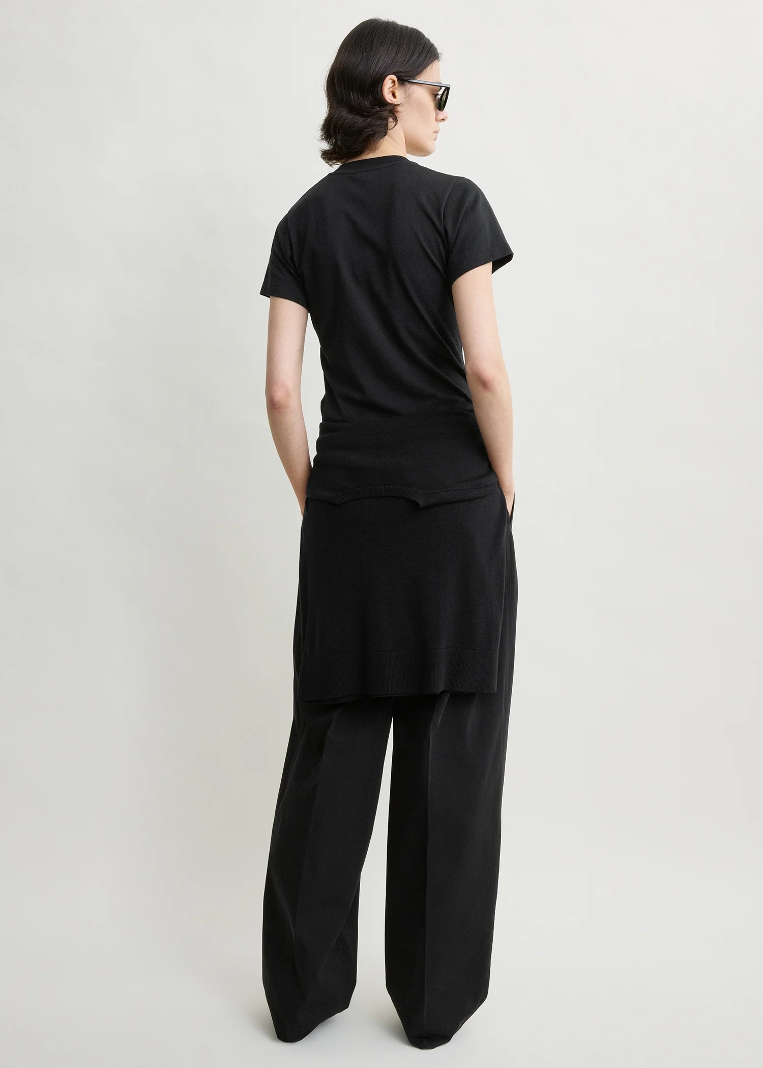 Wide-ribbed v-neck tee black - Image 3
