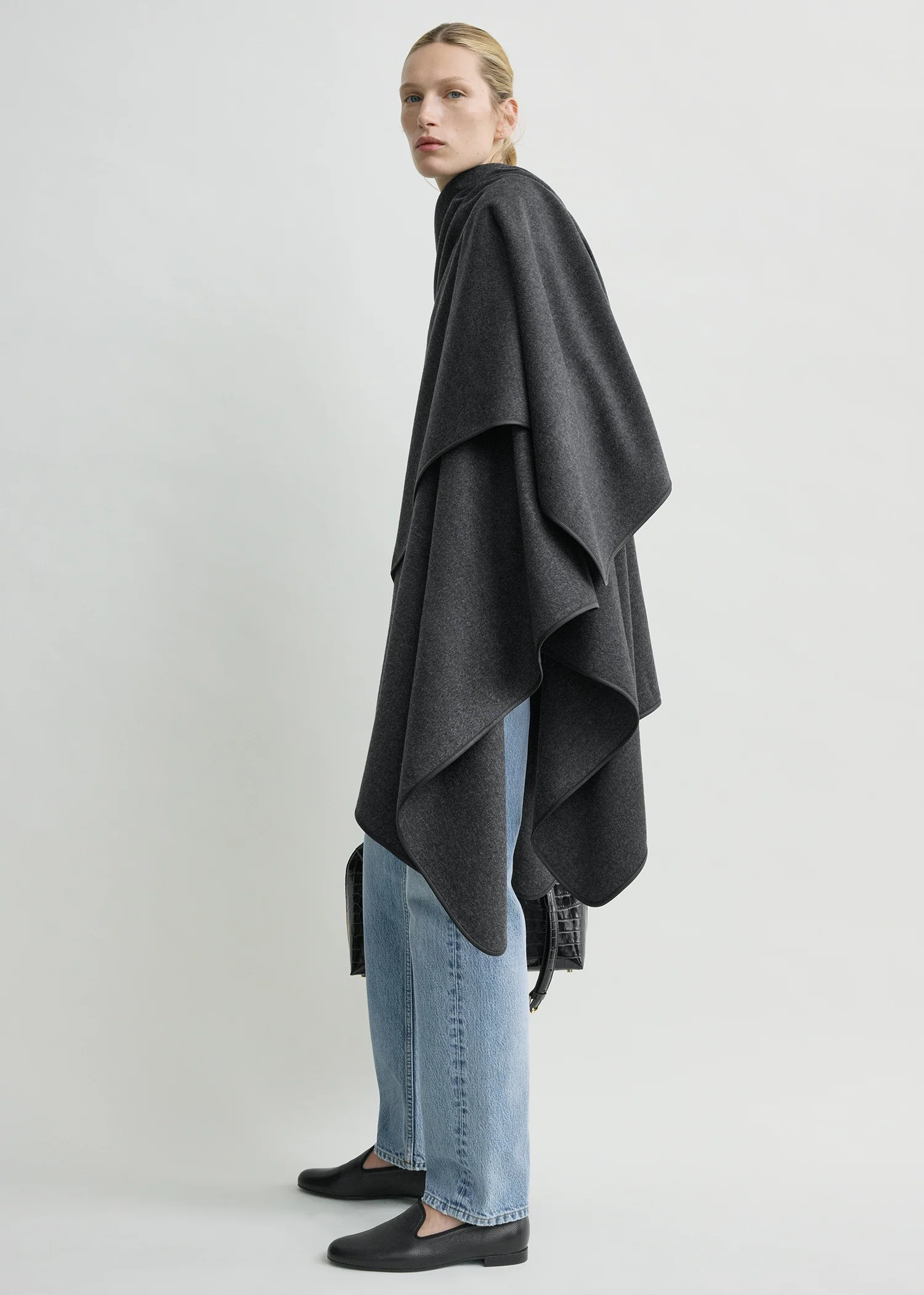 Winter flannel cape charcoal - Image 4