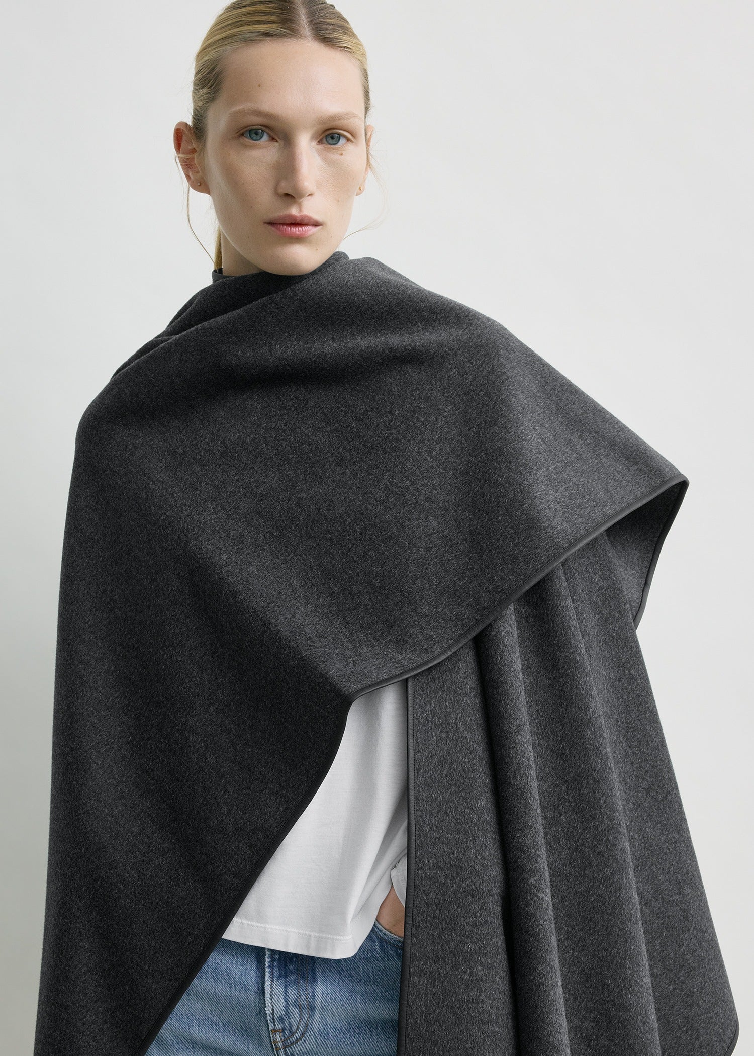 Winter flannel cape charcoal - Image 5