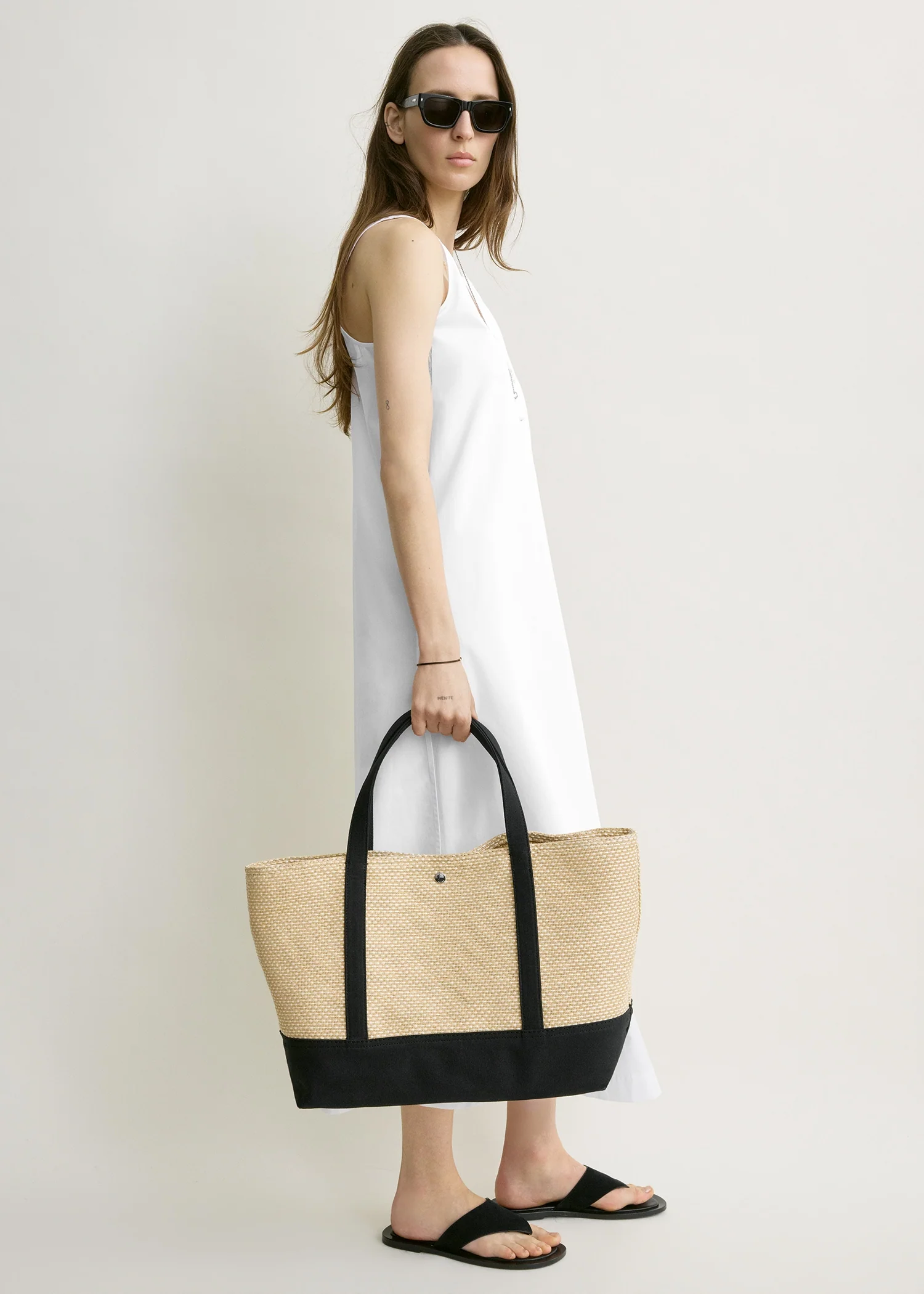 Woven beach tote black/ecru - Image 2
